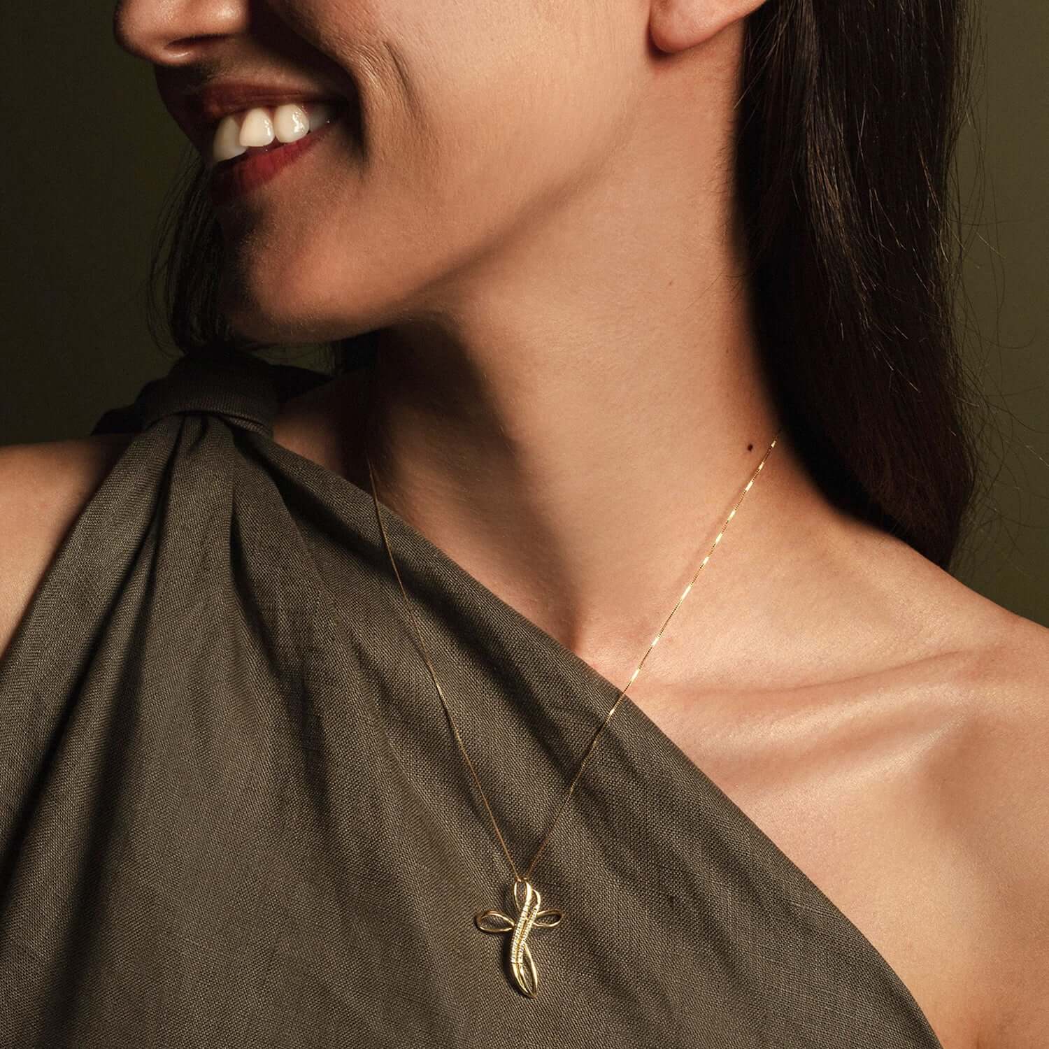 CROSS NECKLACE - DIAMONDS AND GOLD - Image 2