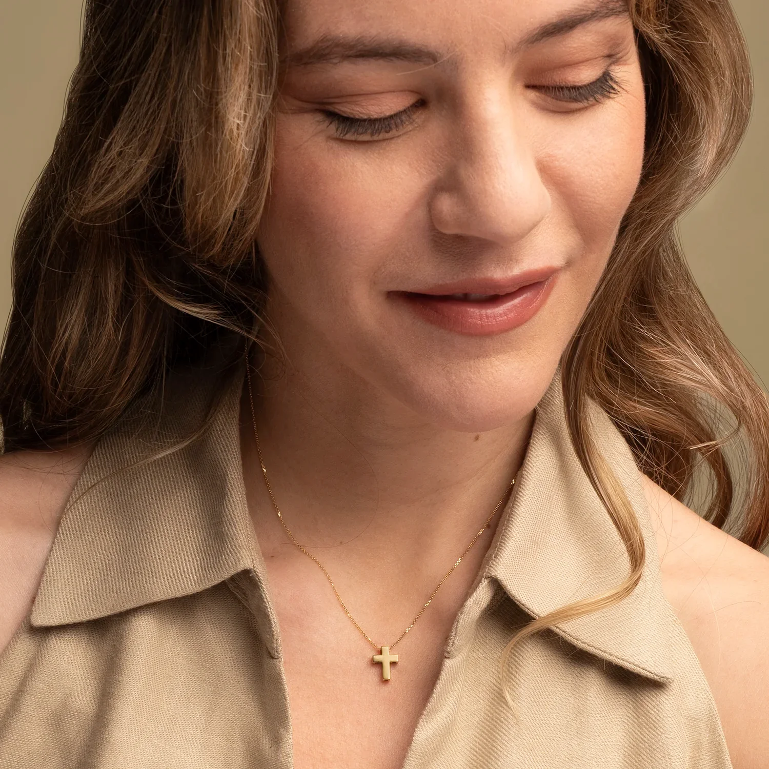 CROSS NECKLACE - GOLD - Image 2