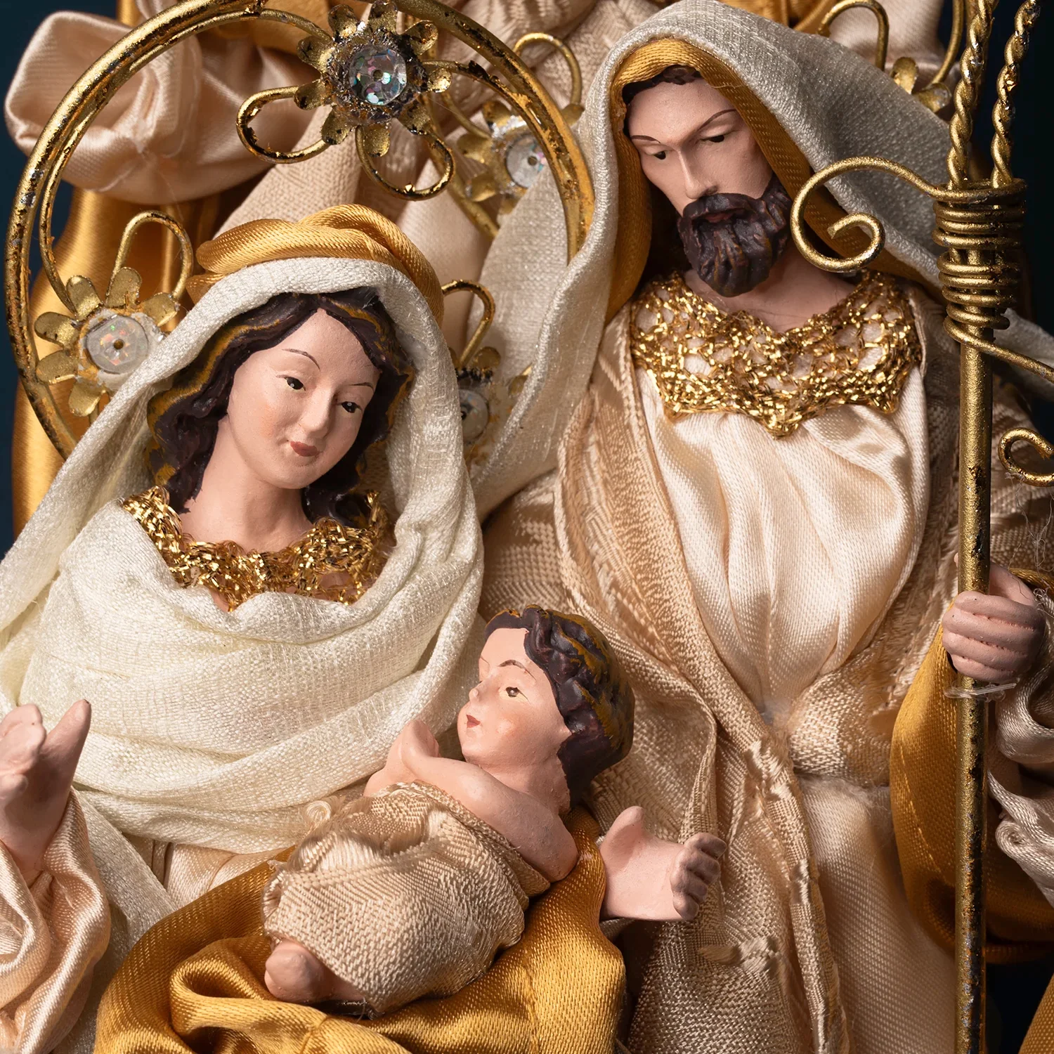 HOLY FAMILY WITH ANGEL - CHRISTMAS NATIVITY SCENE - RESIN - Image 3