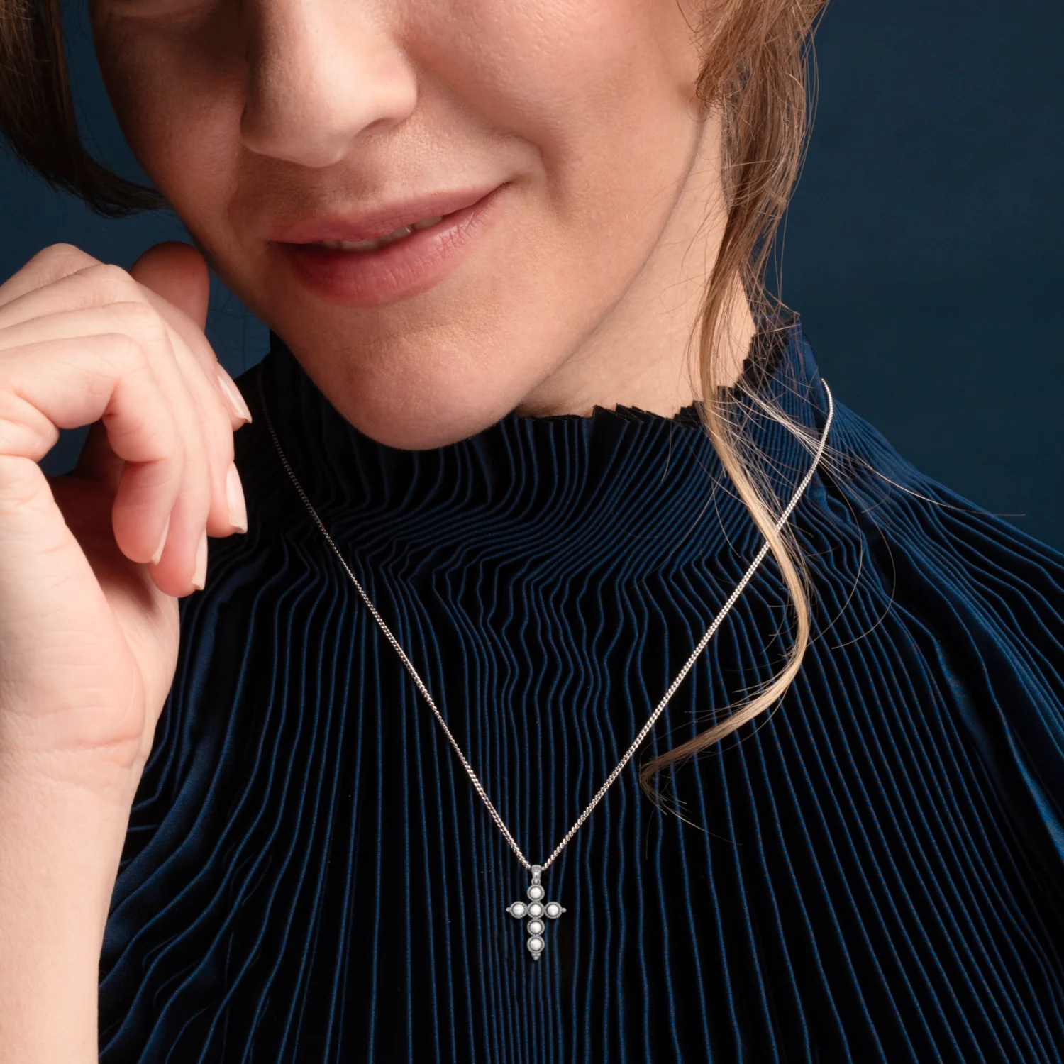MOTHER OF PEARL CROSS PENDANT - SILVER - Image 2