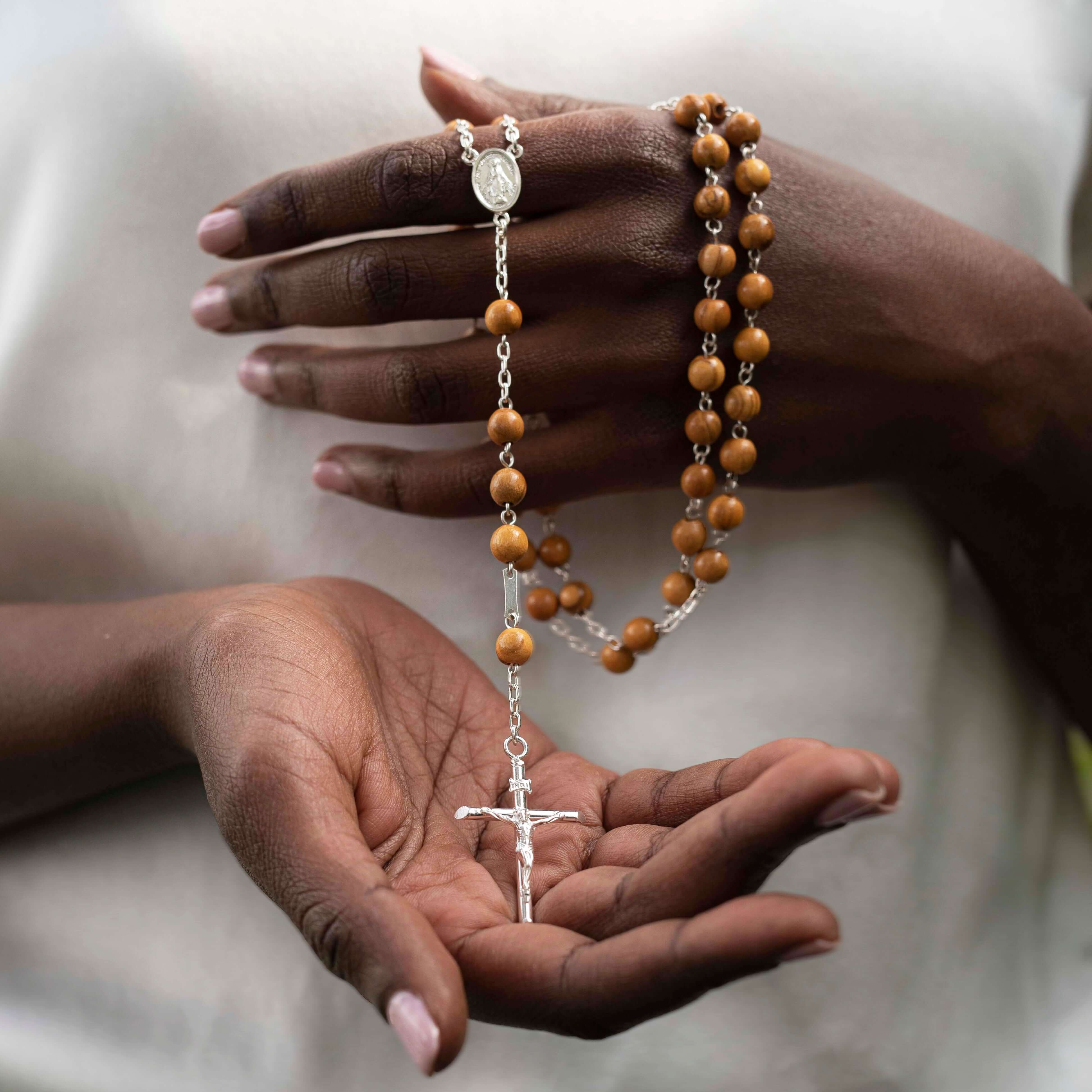 OLIVE WOOD BEADS ROSARY - SILVER - Image 4