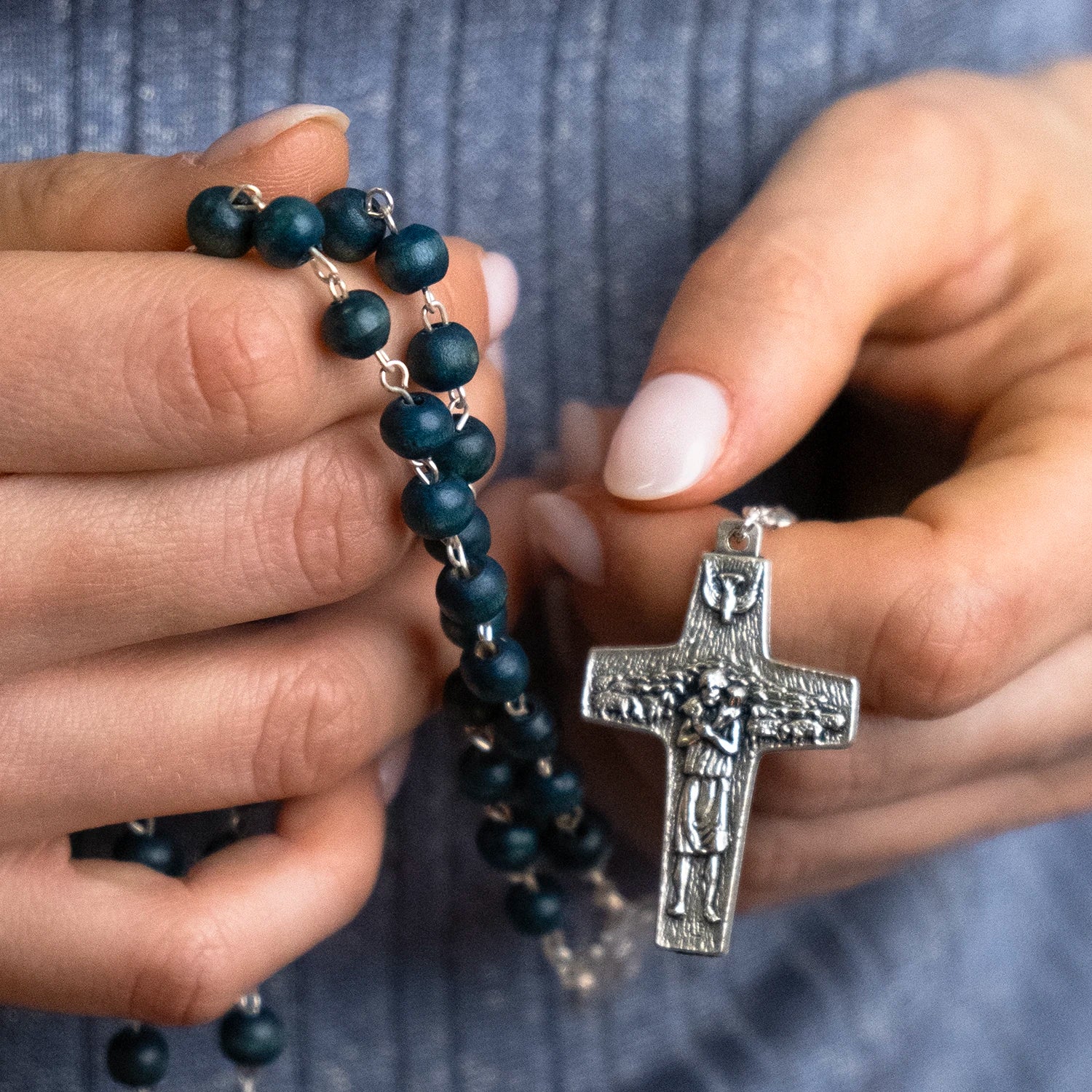 POPE FRANCIS - BLUE WOODEN BEADS ROSARY - METAL - Image 2