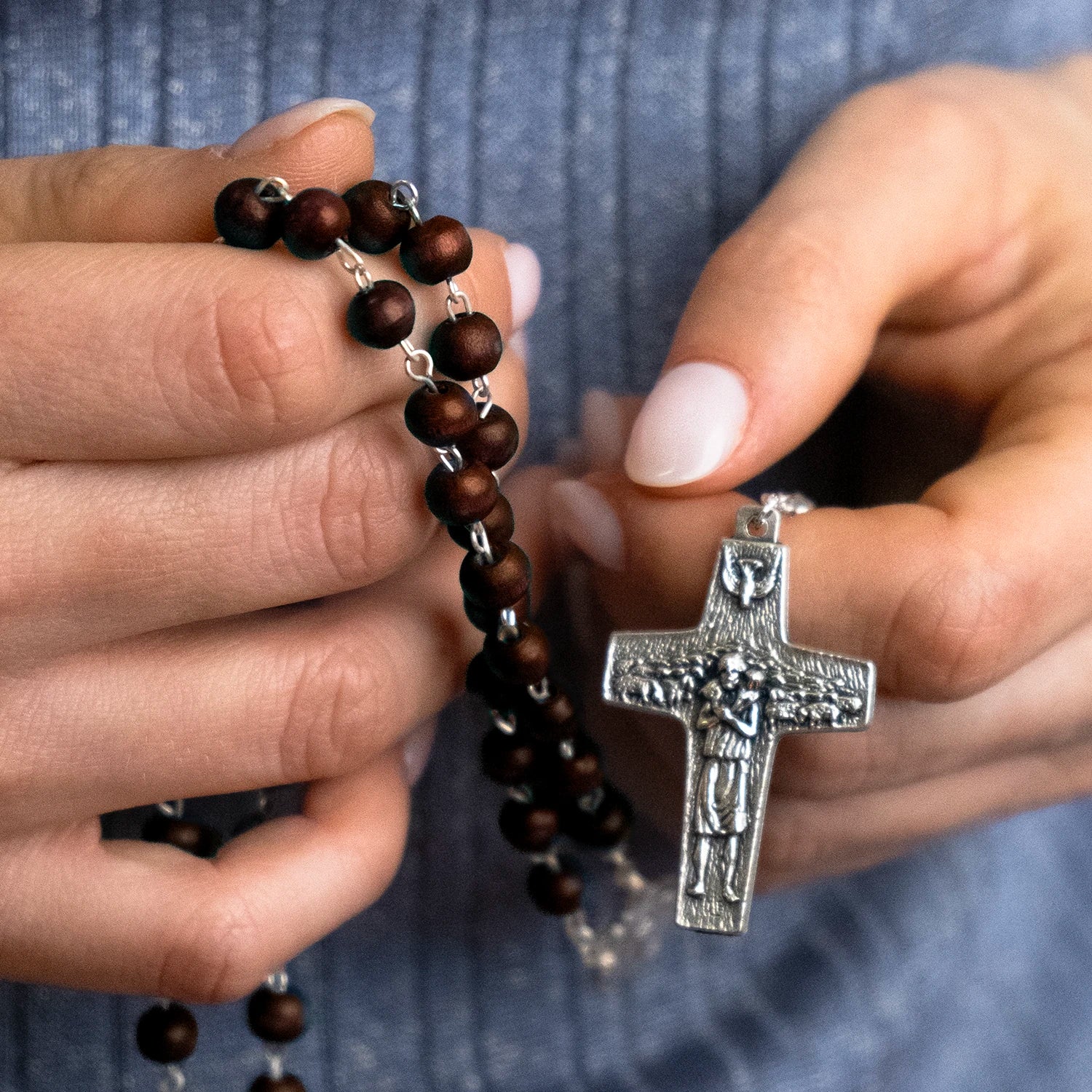 POPE FRANCIS - WOODEN BEADS ROSARY - METAL - Image 3