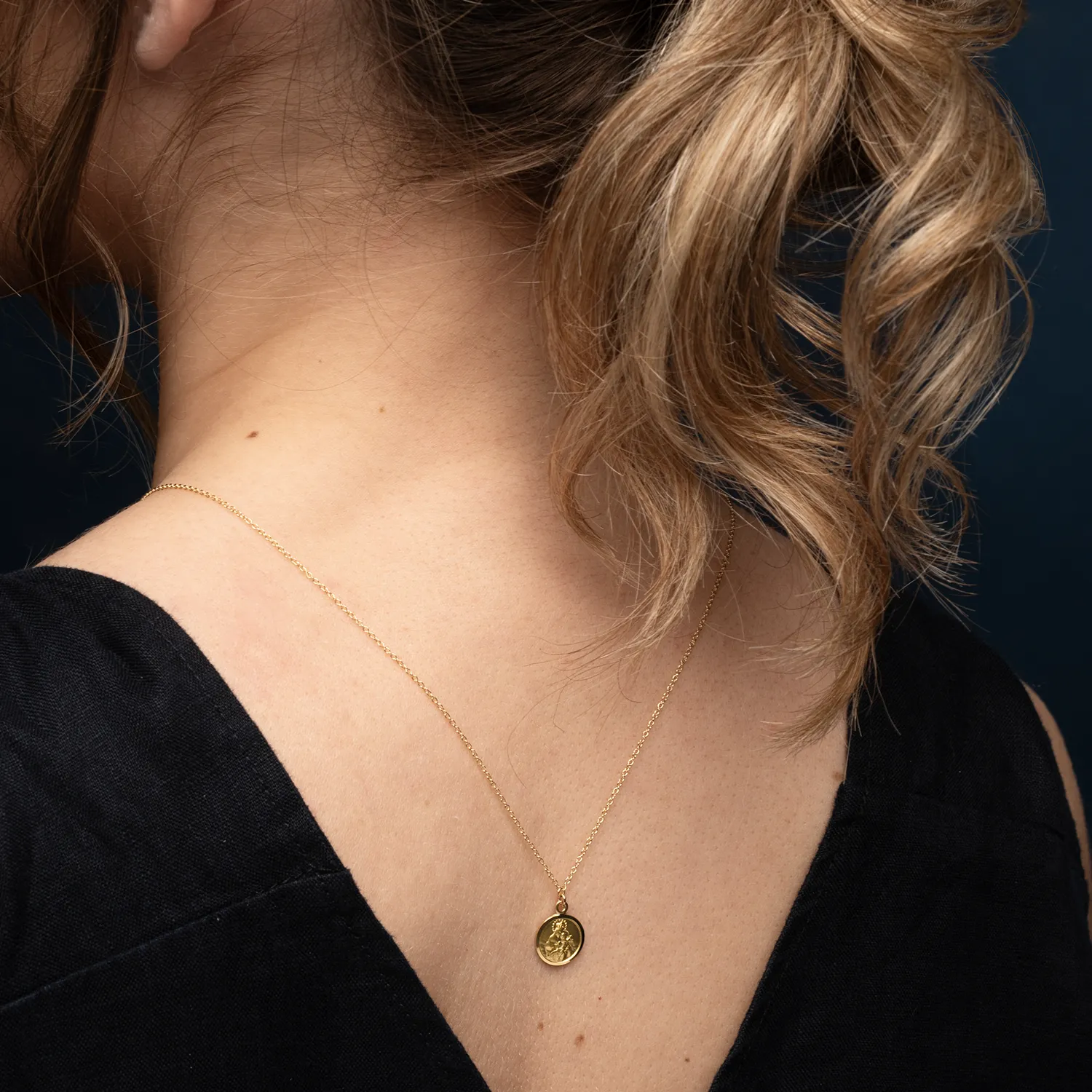SCAPULAR NECKLACE - GOLD - Image 3