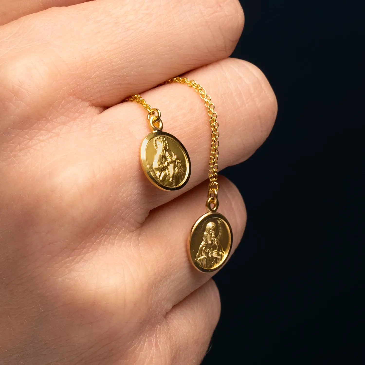 SCAPULAR NECKLACE - GOLD - Image 4