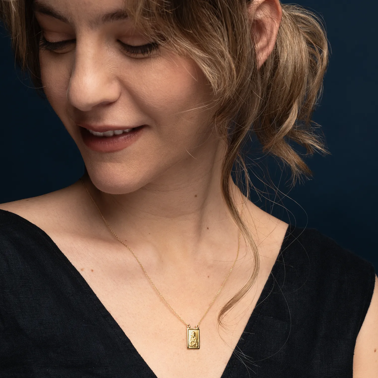 SCAPULAR NECKLACE - GOLD - Image 2