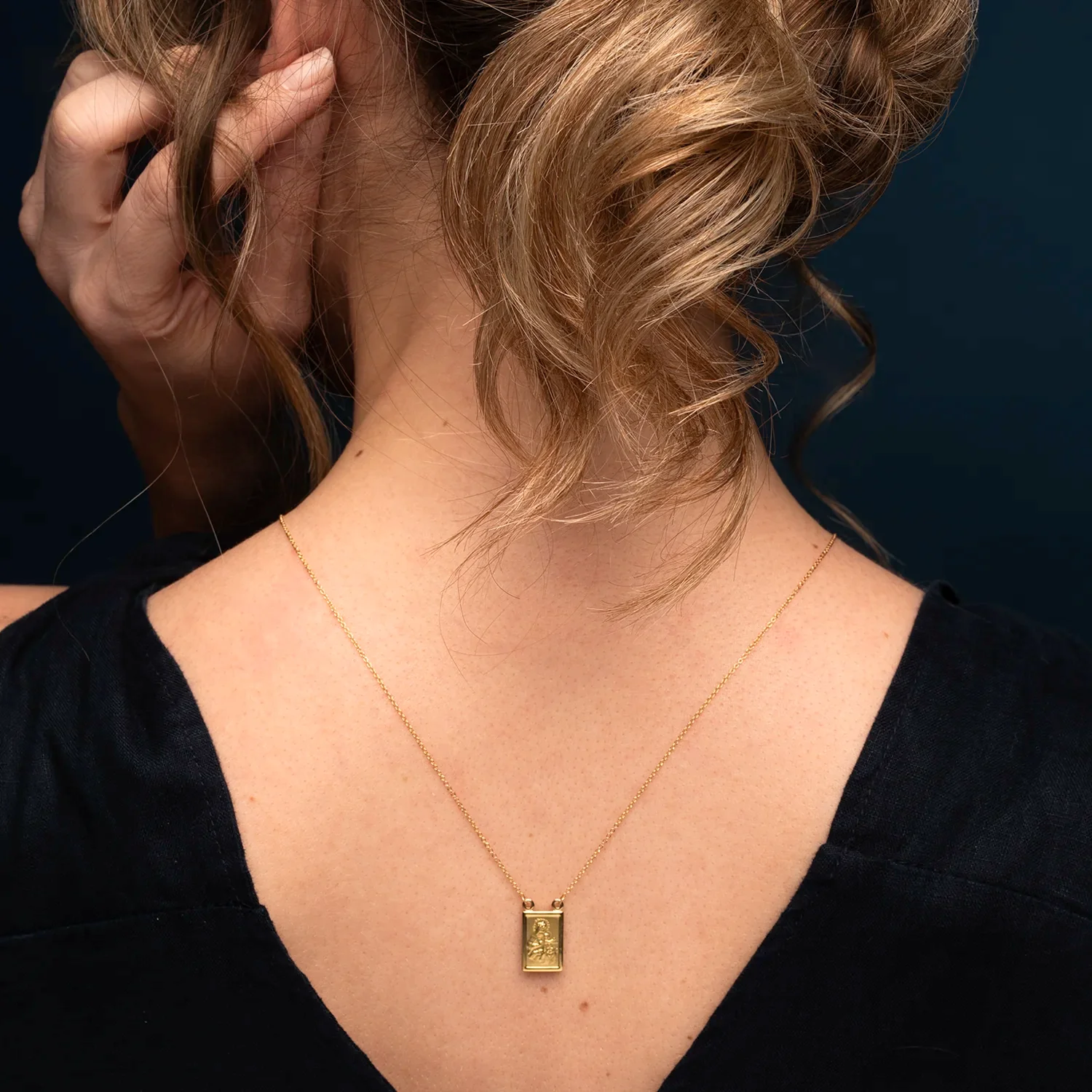 SCAPULAR NECKLACE - GOLD - Image 3
